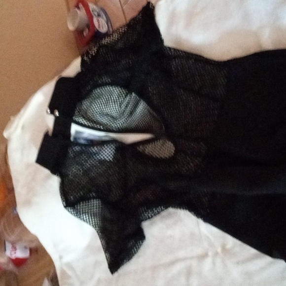 One piece - Picture 2 of 2